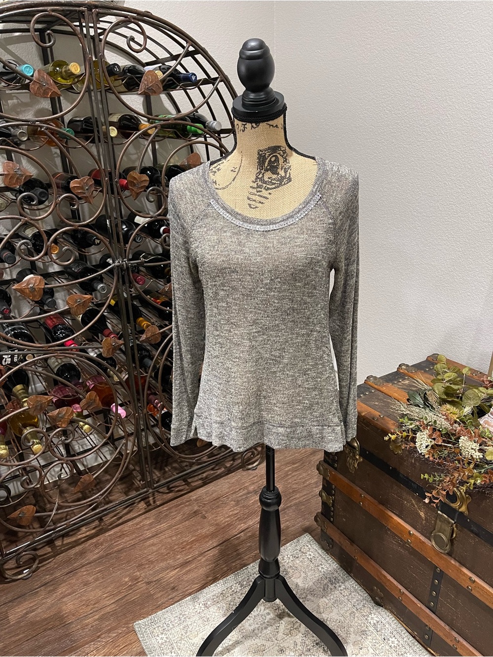 No Boundaries Heathered Gray Long-Sleeve Scoop Neck Top